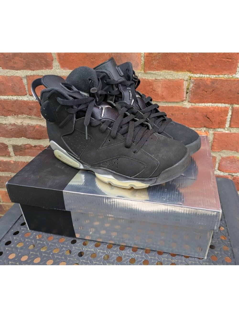 Nike Air Jordan 6 Retro Sneakers Men's 9.5 Women's 11